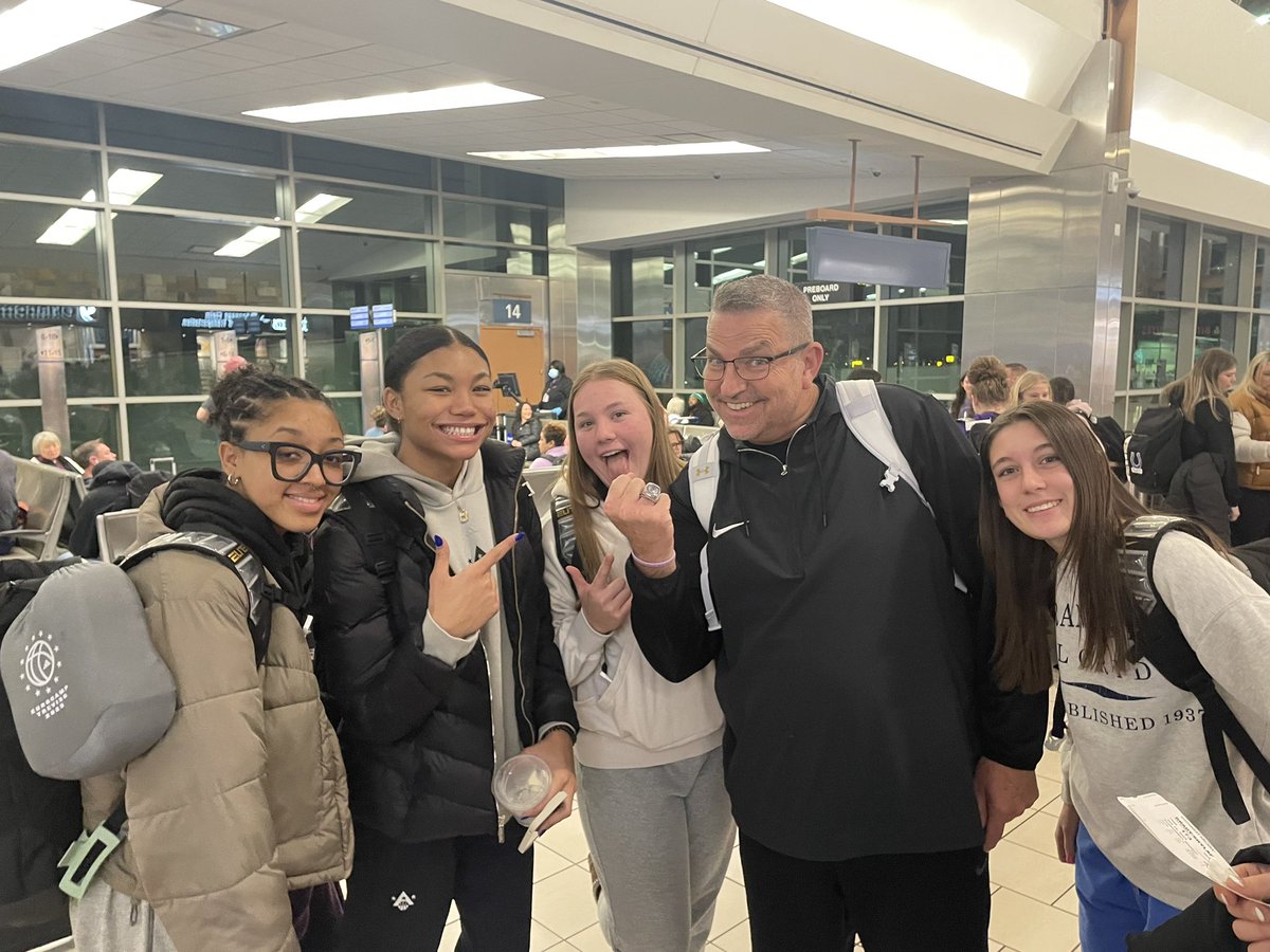 GbbBethany's tweet photo. They made it to St. Louis and are now flying to D.C. to play in the MLK Classic. Prayers for safe travels for all teams today. https://t.co/4F9gGf4SGi