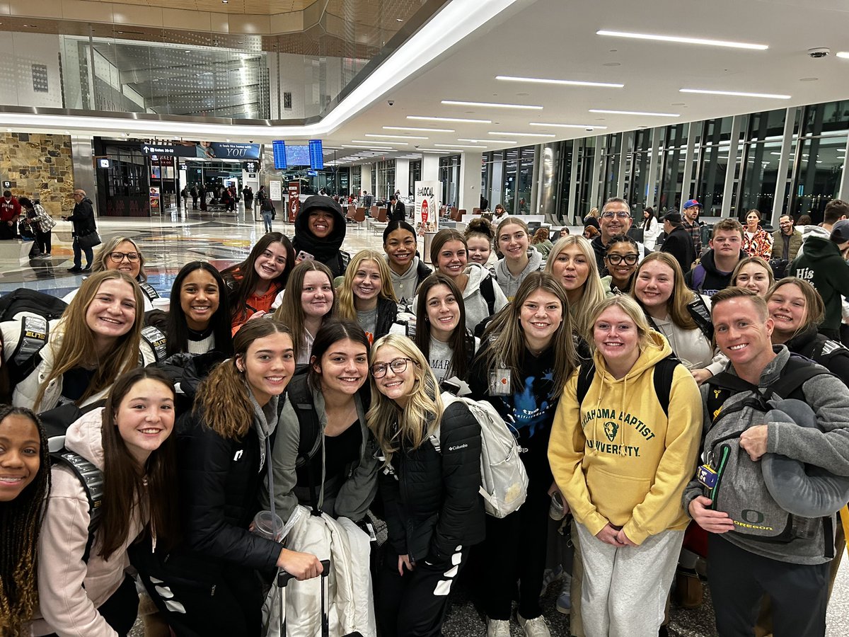 GbbBethany's tweet photo. They made it to St. Louis and are now flying to D.C. to play in the MLK Classic. Prayers for safe travels for all teams today. https://t.co/4F9gGf4SGi