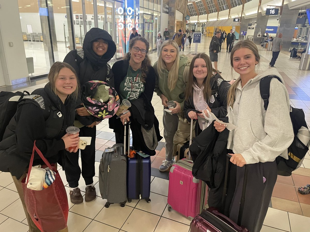 GbbBethany's tweet photo. They made it to St. Louis and are now flying to D.C. to play in the MLK Classic. Prayers for safe travels for all teams today. https://t.co/4F9gGf4SGi