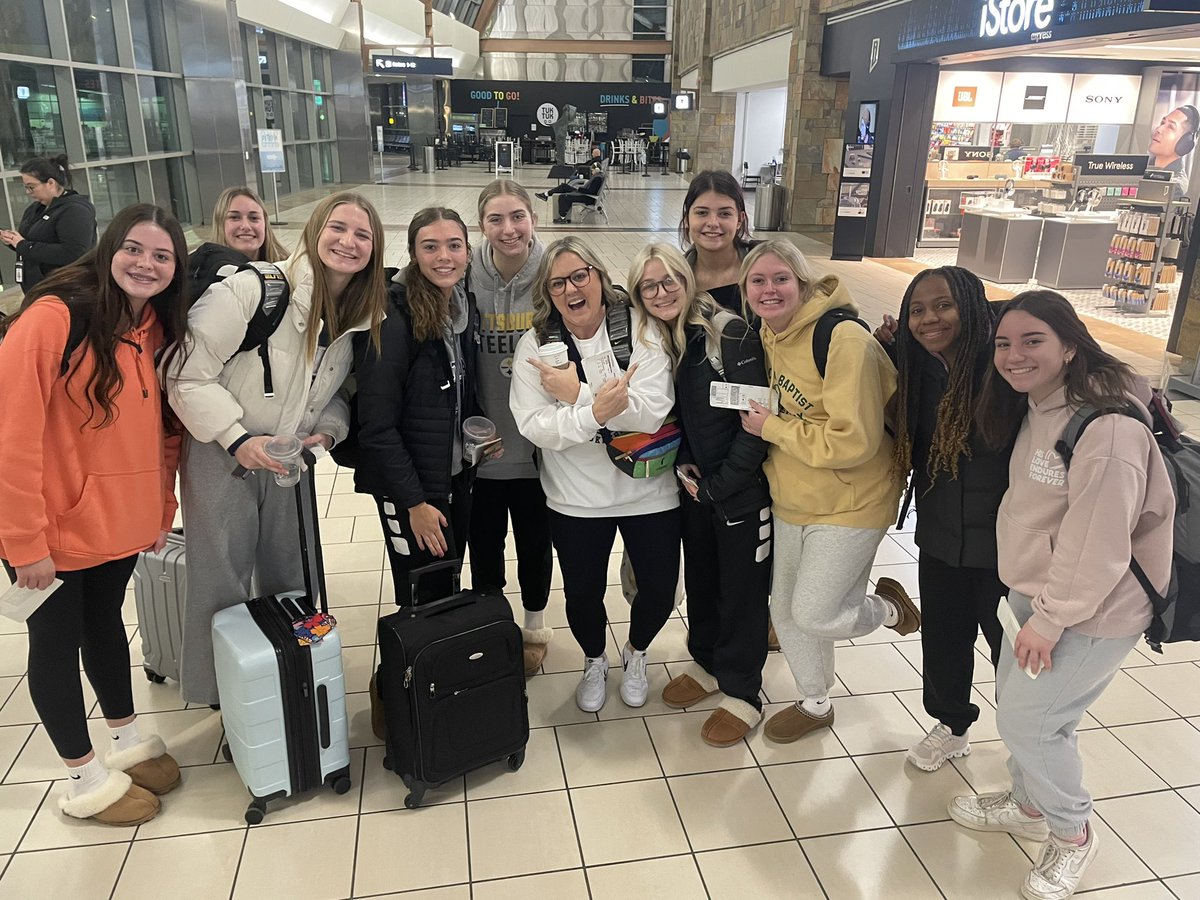GbbBethany's tweet photo. They made it to St. Louis and are now flying to D.C. to play in the MLK Classic. Prayers for safe travels for all teams today. https://t.co/4F9gGf4SGi