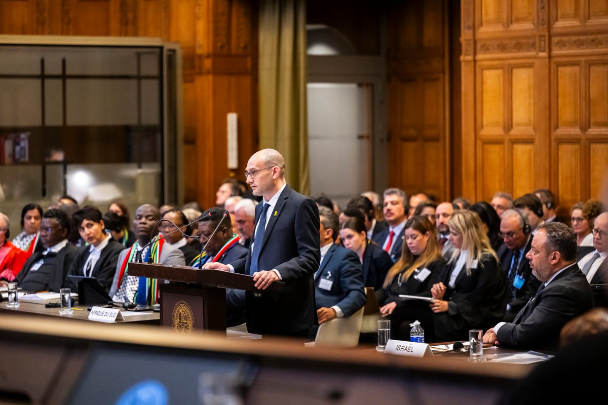MULTIMEDIA: photos and videos of today's hearing in the case concerning Application of the Convention on the Prevention and Punishment of the Crime of Genocide in the Gaza Strip (#SouthAfrica v. #Israel) held before the #ICJ are available here: tinyurl.com/bdcn429p