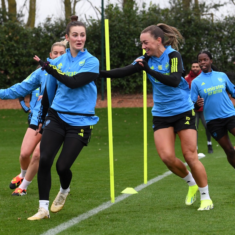 ArsenalWFC's tweet photo. Working towards the weekend 💪 

All the latest snaps from London Colney 👇