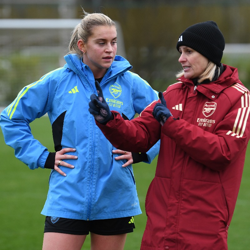 ArsenalWFC's tweet photo. Working towards the weekend 💪 

All the latest snaps from London Colney 👇
