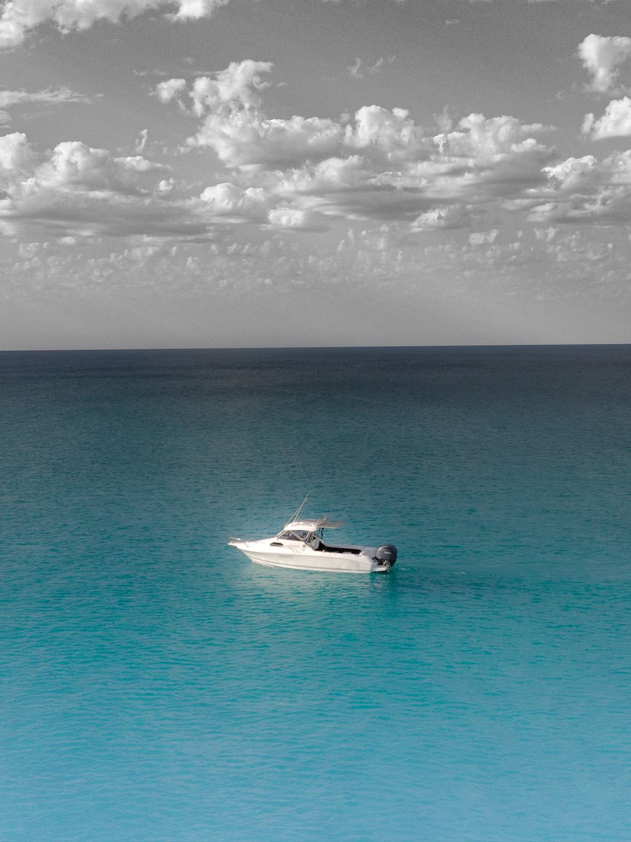 ▪️L E T S  P A R K ▪️

The joys of life to just anchor your boat and have this view for yourself.

This was out of Meelup Beach in one of the popular spots down at @australias_southwest

#wathedreamstate
#thisiswa #summerinthesouthwest #abcaustralia #perth #beach #boat #summer