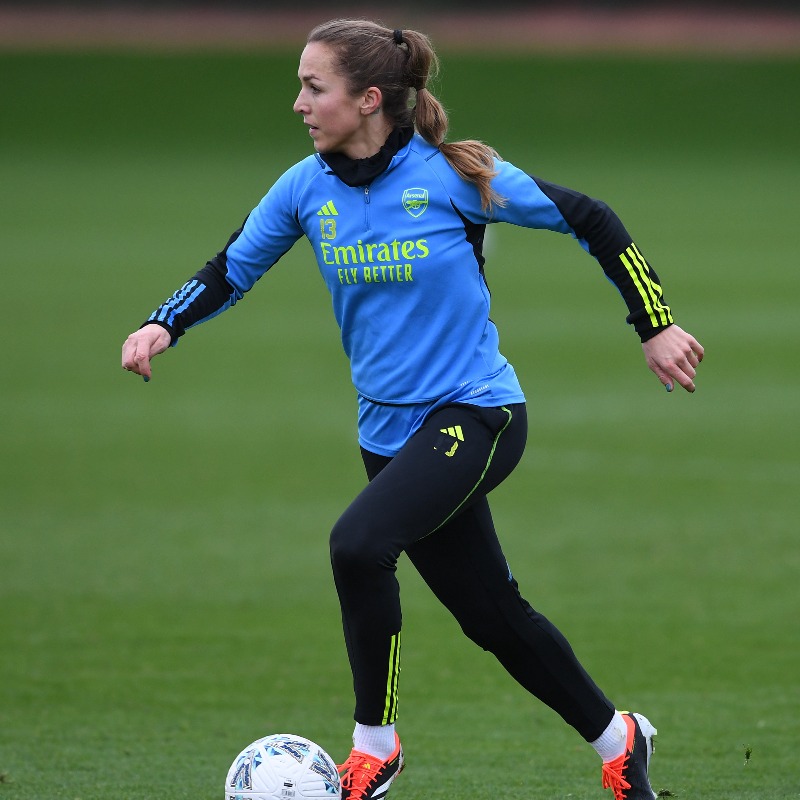 ArsenalWFC's tweet photo. Working towards the weekend 💪 

All the latest snaps from London Colney 👇