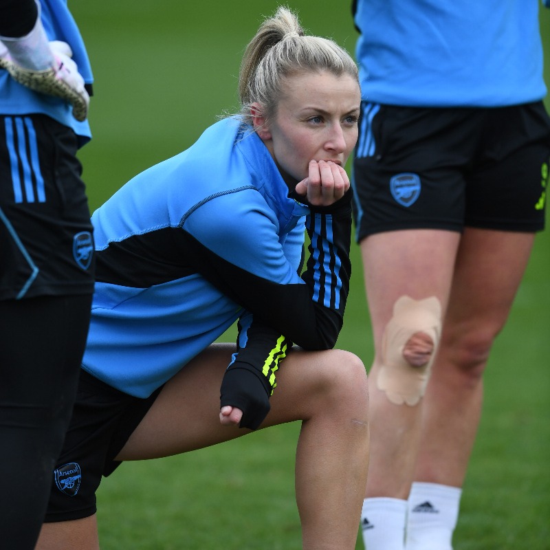 ArsenalWFC's tweet photo. Working towards the weekend 💪 

All the latest snaps from London Colney 👇