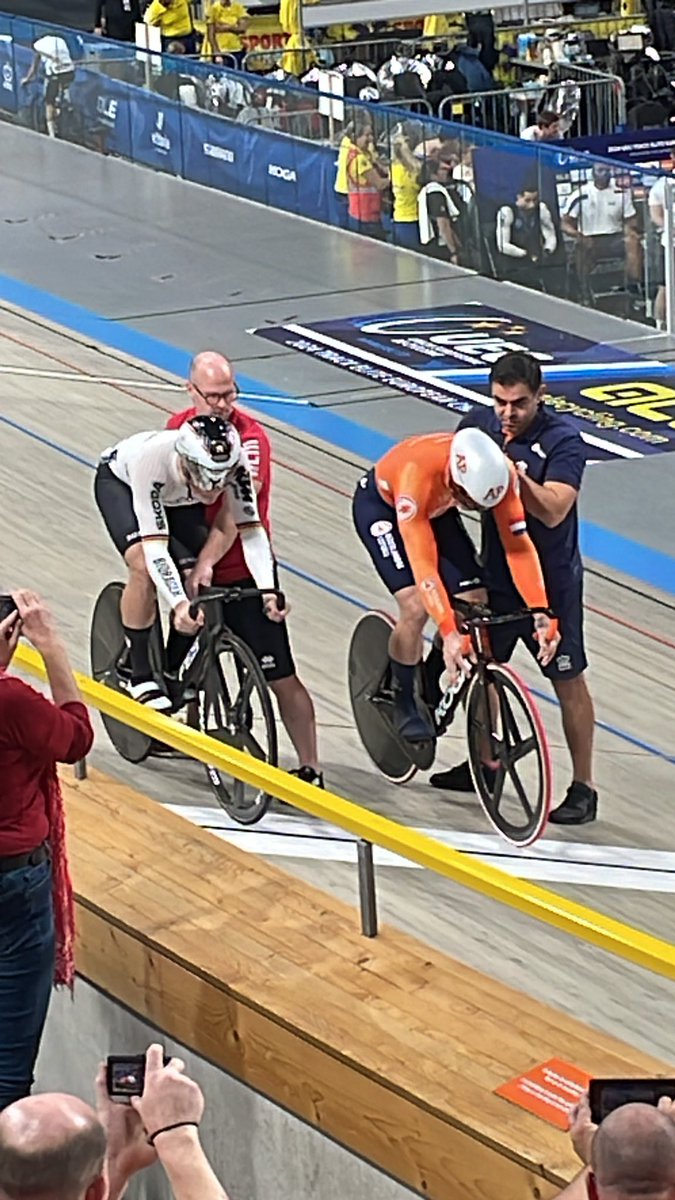 hoffmannhogeenk's tweet photo. Jeffrey Hoogland #eurotrack2024 sprint men https://t.co/mwfp4eCgzG