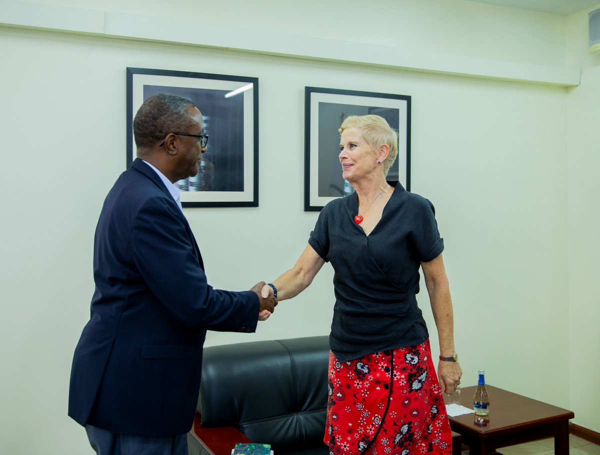 This afternoon, Minister @Vbiruta received on a courtesy visit H.E. Joan Wiegman, Ambassador of the Kingdom of the Netherlands to Rwanda. They discussed further strengthening existing bilateral ties between the two countries.