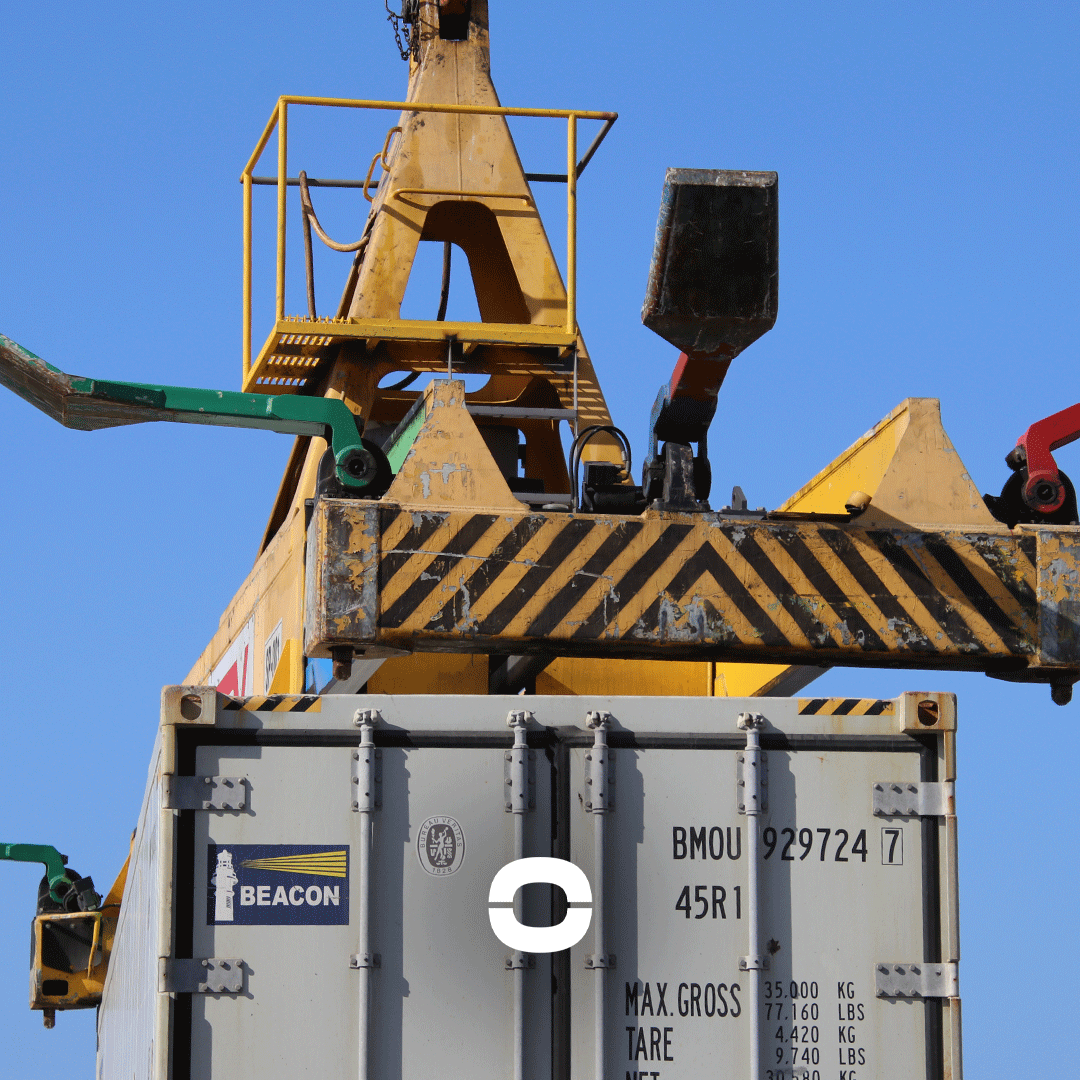 Coolcarriescl's tweet photo. CS Trust &amp; Ice Glacier, loading simultaneously at TPV, Valparaíso, 2024. https://t.co/qCNcuMH1Ov