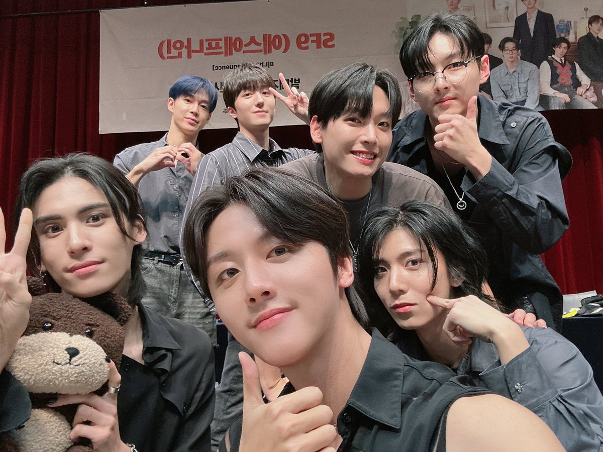 SF9_FANCLUB's tweet photo. [📸] 2024.01.12 SF9 13TH MINI ALBUM [Sequence] 팬 사인회 (Jump Up)

#SF9 #에스에프나인 #Sequence #비보라 #BIBORA https://t.co/ywYke623gH