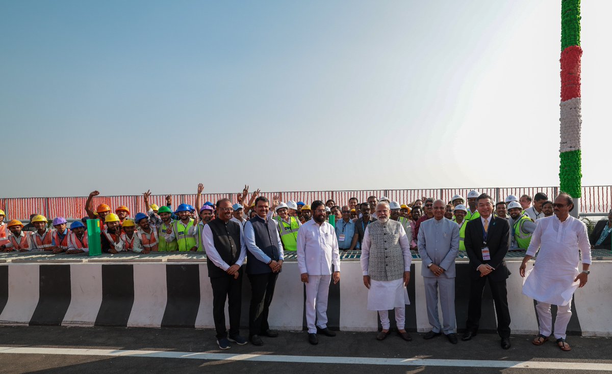 BJP4India's tweet photo. प्रगति के पथ पर अग्रसर नया भारत!

पीएम श्री @narendramodi ने आज 'अटल सेतु' मुंबई और देश के लोगों को समर्पित किया। https://t.co/0dCr80wDKQ