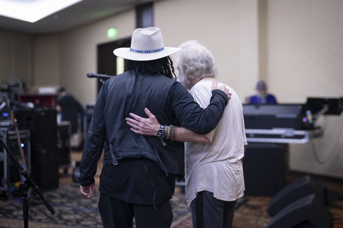 BobWeir's tweet image. 📸: Chloe Weir