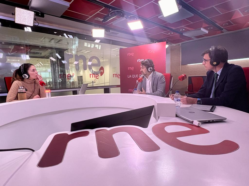 Fundación Jiménez Díaz (@hospital_fjd) on Twitter photo El Dr. <a href="/Javi_Arcos_/">Javier Arcos</a>, gerente de nuestro centro, intervino ayer en el informativo regional de la Comunidad de Madrid de <a href="/rne/">Radio Nacional</a> con motivo del último #IEH2023 que nos sitúa por octavo año consecutivo como mejor hospital de España rtve.es/play/audios/ma… El Dr. <a href="/Javi_Arcos_/">Javier Arcos</a>, gerente de nuestro centro, intervino ayer en el informativo regional de la Comunidad de Madrid de <a href="/rne/">Radio Nacional</a> con motivo del último #IEH2023 que nos sitúa por octavo año consecutivo como mejor hospital de España rtve.es/play/audios/ma…