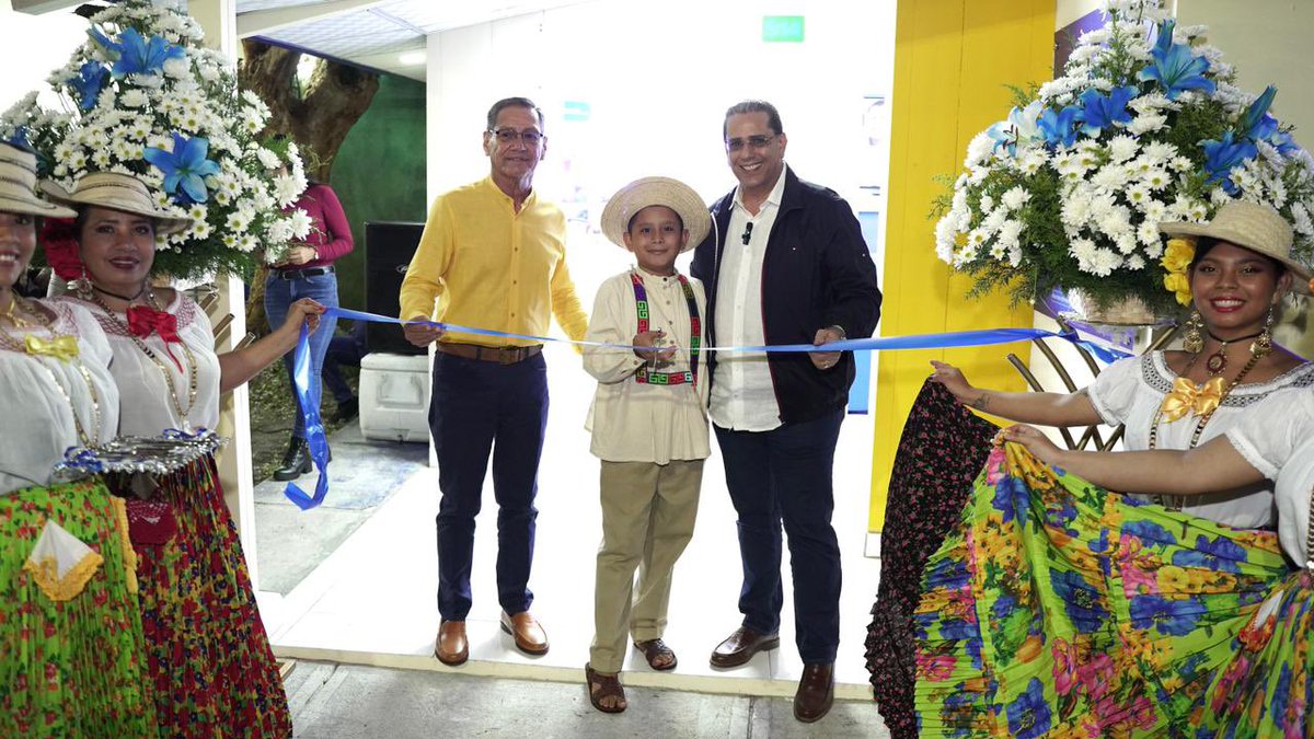 MIVIOTPma's tweet photo. ¡Inauguramos nuestra casita stand en la Feria de las Flores y del Café! 🌺☕️
Ya estamos listos para recibirte hasta el 21 de enero y darte a conocer los programas habitacionales que tenemos para ti. Pregunta por el #PlanProgreso y el #FondoSolidario de Vivienda. https://t.co/j8MRetsdAP