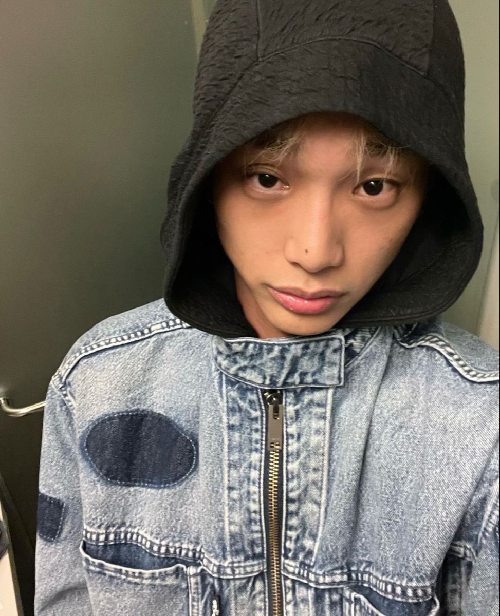 open.spotify.com/track/7MXVkk9Y…