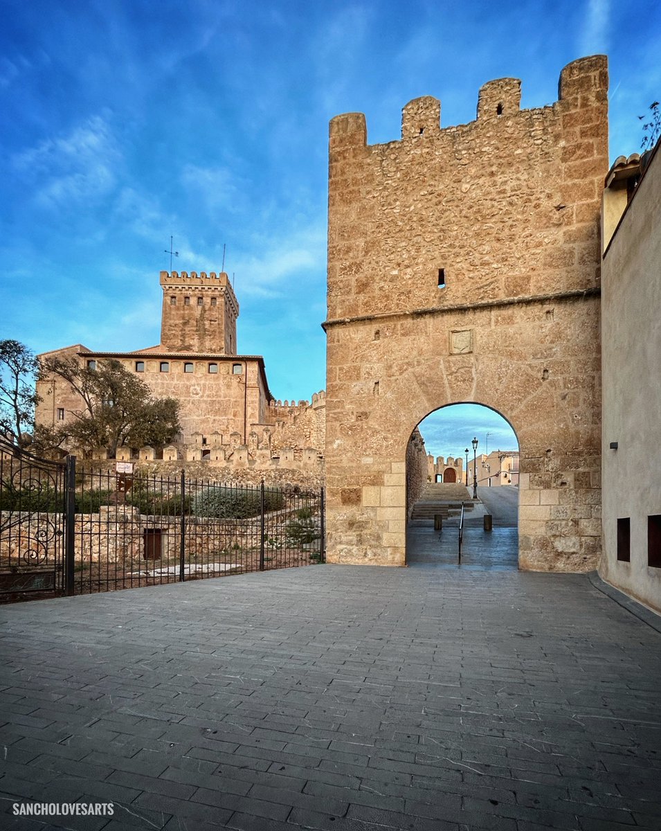 Benissanó. Castell i Portal de Llíria.