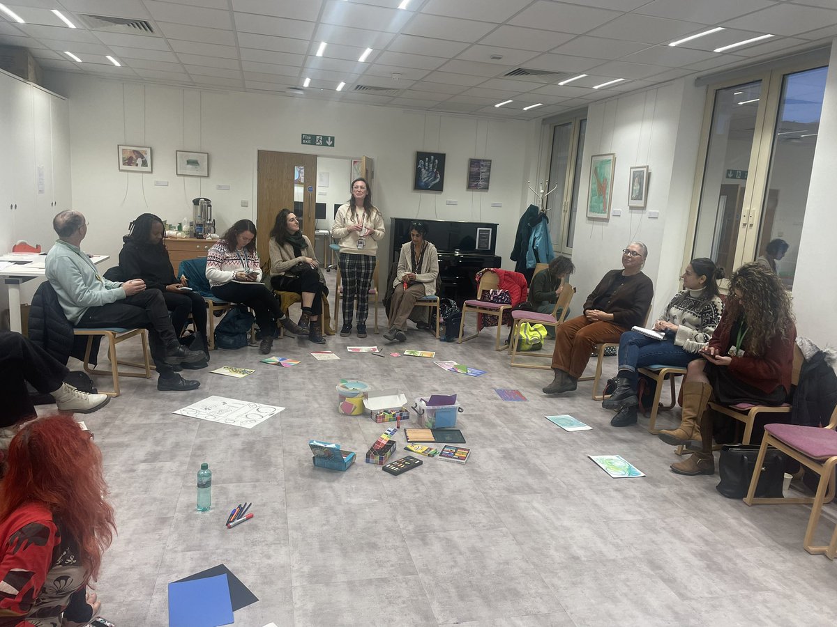@ValHuet1 @NHS_ELFT @baat_org @badthopen @musictherapyuk @ADMPUK More wonderful arts therapies CPD today ‘Supervising Trainees’ with Dr Val Huet using creative ways of exploring complex issues.