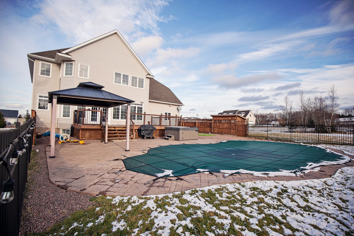 Address: 36 Duckling Dell, Amherst 

360 Tour: bit.ly/36DucklingDell…

EXECUTIVE HOME on a 1.3 acre property, complete with in-ground pool!! 

🛌:5
🛀:4 
Price:$699,900
MLS®202400672

laceyfisher.ca
RE/MAX County Line Realty Ltd.
