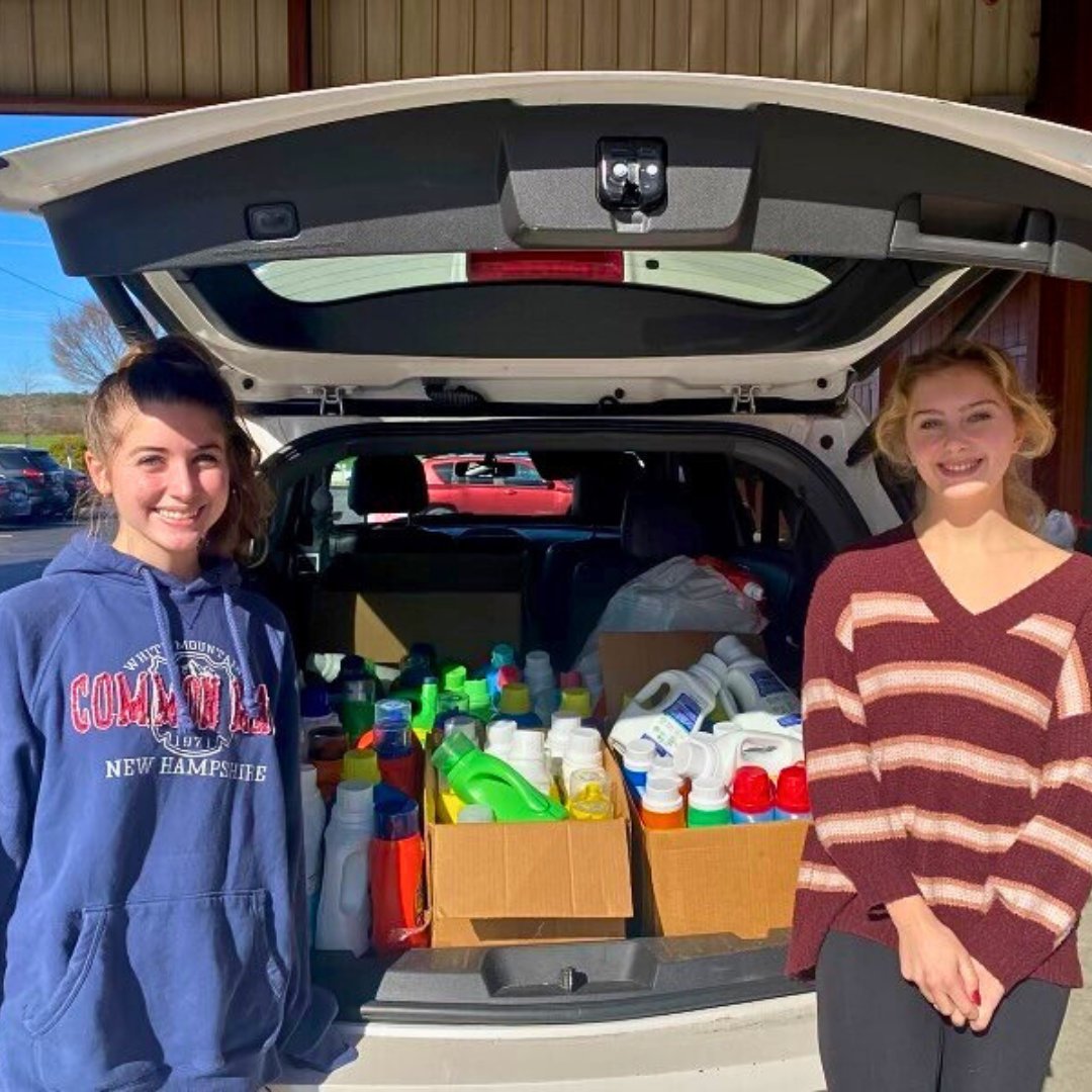 Ashlea and Sydney from John's Creek High School dropped off 80 bottles of new laundry detergent for families.

Not having to worry about small expenses like laundry detergent can help our Meals by Grace families focus on putting food on the table for their kiddos.

Thank you! 💙