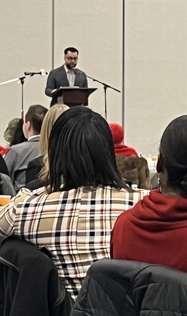 TonyBBBS's tweet photo. A pleasure for @BBBSJACKSONMI to help sponsor the MLK Diversity Breakfast #AidanSova hosted by #JacksonCountyChamberofCommerce. A fitting tribute to the life of #MLK & the hope he continues to provide! @hhjr79 @mLuDa4 @GaSwartzlander @KathyAAlex #BeaBig #DefendingPotential https://t.co/HwsRyyVjAi