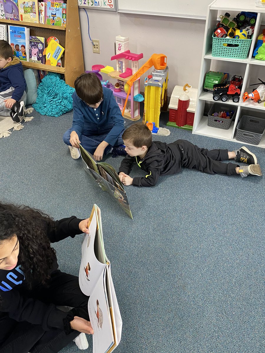 haleymae33's tweet photo. Our 5th graders had a blast reading with our UPK 3 friends this morning!📚#GanandaProud https://t.co/vZQz5RHcRR