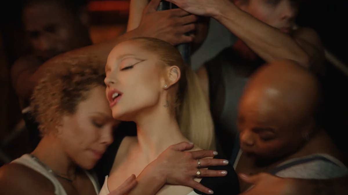 Ariana Grande Today ꕤ tweet media