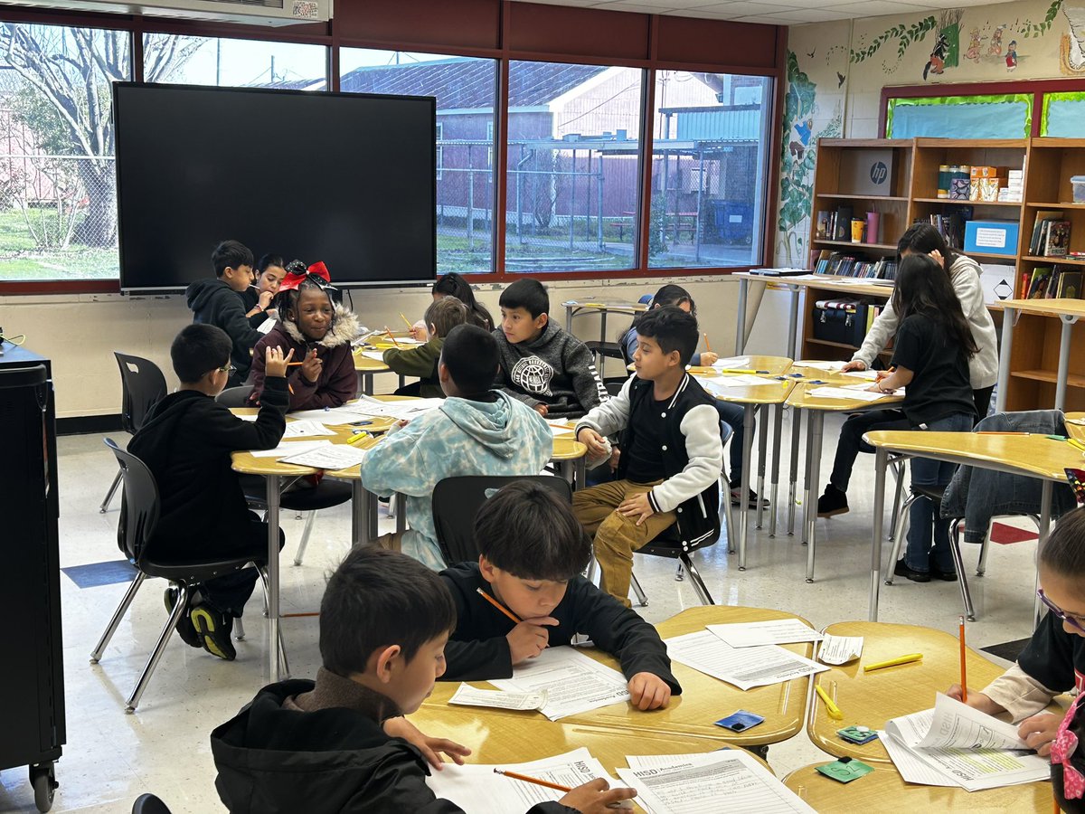 pattyortiz_edu's tweet photo. At Whittier ES, teachers, learning coaches and students are working hard on extended Friday. @WhittierES_HISD @yamel_melchor @Kimydaniels @ResendizEDU @Dr_JDavila @HISDCentral https://t.co/Hn3mwc2Nz3