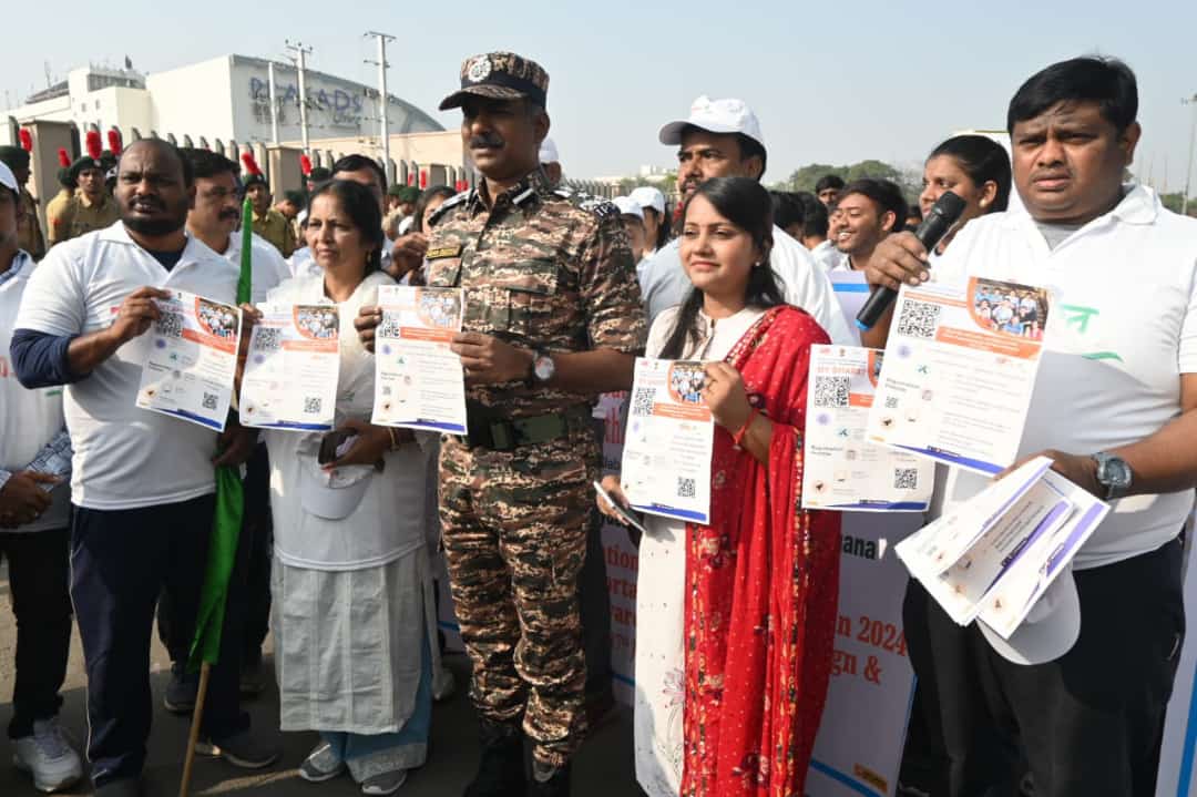 On the occasion of #NationalYouthDay, NYKS Hyderabad organised an awareness campaign on #MYBharat portal & #RoadSafety awareness at Necklace road in collaboration with Traffic police & Road Transport Dept. Approx 1600 participants have joined this program. #RoadSafetyWeek2024