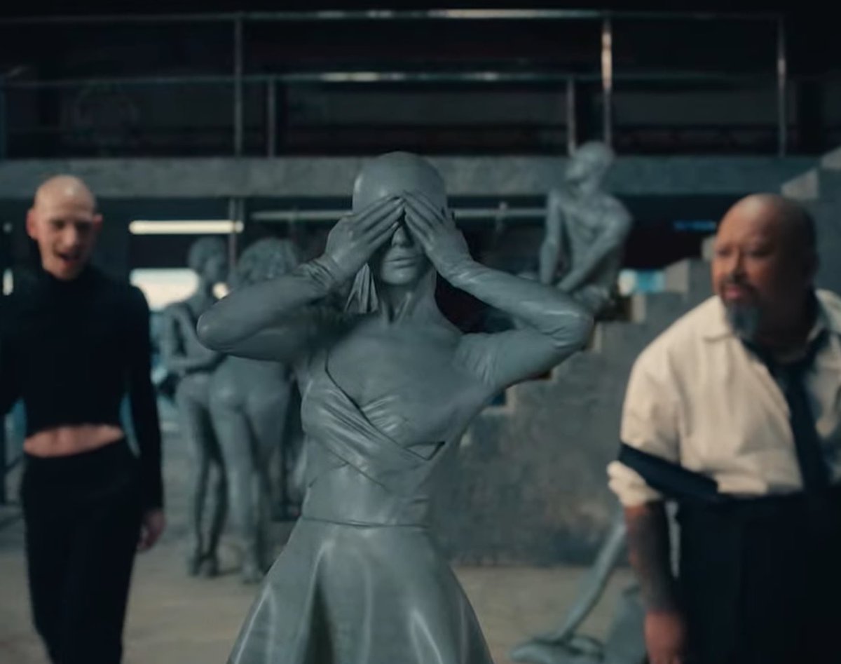 ghostinley's tweet photo. the way ariana broke out of her shell in the beginning to sing and dance about her inner peace, accepting who she is and making it clear that we shouldn’t be focusing on other people apart from ourselves. a true performer ! https://t.co/TRt7uEnlU0