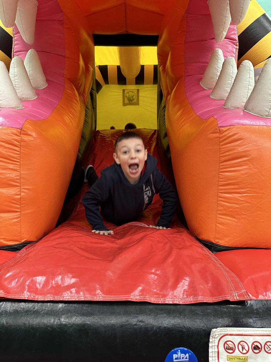 EYS_Coaching's tweet image. Inflatable Fun on the Dinosaur Bouncy Castle! 😂🦖
#inflatablefun #bouncycastle #eliteyouthsports