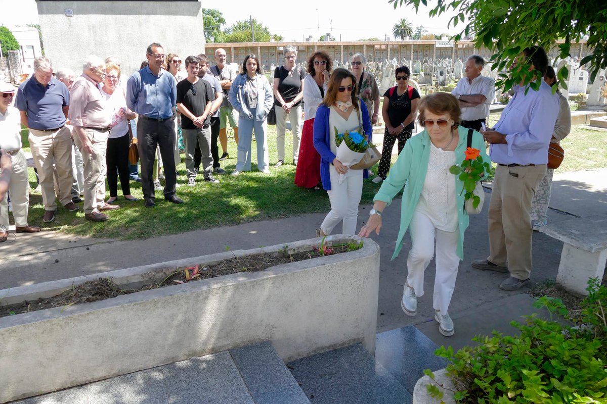 ucrazuloficial's tweet photo. Ayer por la mañana se realizó el acto en homenaje al ex intendente municipal, profesor Rubén César “Poliya” De Paula, al cumplirse 30 años de su fallecimiento.

Agradecemos a todos por participar.

Fotos: Héctor García y Comunicación Municipalidad de Azul. https://t.co/yDtn5PsYQ5