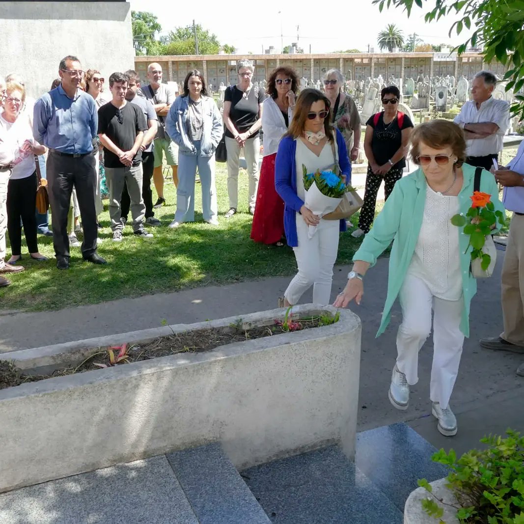 ucrazuloficial's tweet photo. Ayer por la mañana se realizó el acto en homenaje al ex intendente municipal, profesor Rubén César “Poliya” De Paula, al cumplirse 30 años de su fallecimiento.

Agradecemos a todos por participar.

Fotos: Héctor García y Comunicación Municipalidad de Azul. https://t.co/yDtn5PsYQ5