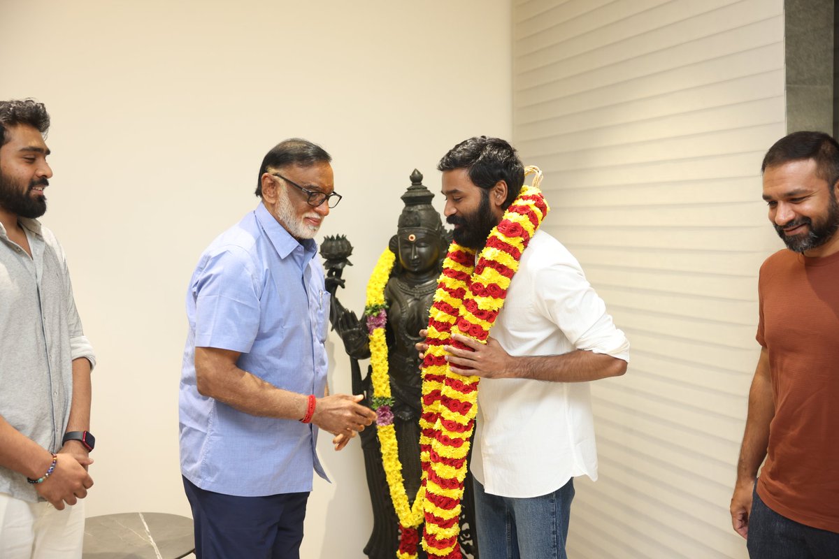 DirectorS_Shiva's tweet photo. மாபெம் வெற்றியடைய செய்த தனுஷின் உயிரான ரசிகர்களுக்கும்... பொதுமக்களுக்கும் நன்றி... 🔥🙏🏆💯

#CaptainMiller @dhanushkraja https://t.co/7CitLYjevx