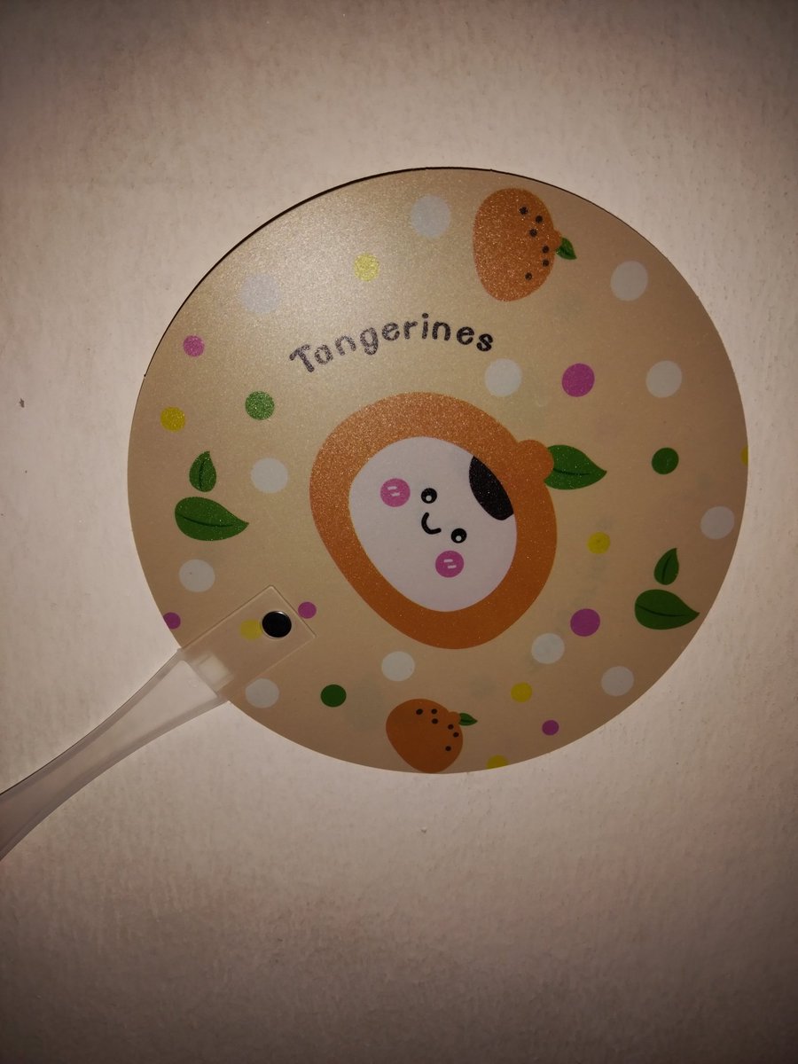 ysamrh's tweet photo. Hi everyone! I'll be distributing the pcs and the hand fan tomorrow at #BoosCluesinKL ✨ Will be updating my whereabouts tomorrow.

Kindly note the fan is limited and the color will be a bit different due to flash😊 https://t.co/O4XhkbiZ7K