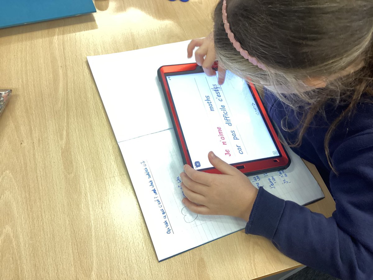HBJSCH63's tweet photo. 🇫🇷 In our French lesson today, we had a go at playing a game where sentences were jumbled up and we had to re-order them to make sense 🇫🇷
#HBJSFRENCH
#HBJS5L https://t.co/uADqoV6yHH