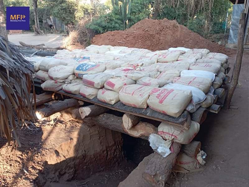 zawmoethant71's tweet photo. The villages in #Anyar region at #ShweBo &amp; #MonYwa district of Sagaing Div have been dug bomb shelter incl nearby schools,due to military council's aerial bomberdment.
https://t.co/aEk9ClZ1W0
#2024Jan12Coup
#WarCrimesOfJunta 
#WhatsHappeninglnMyanmar https://t.co/N3PJSmlubo