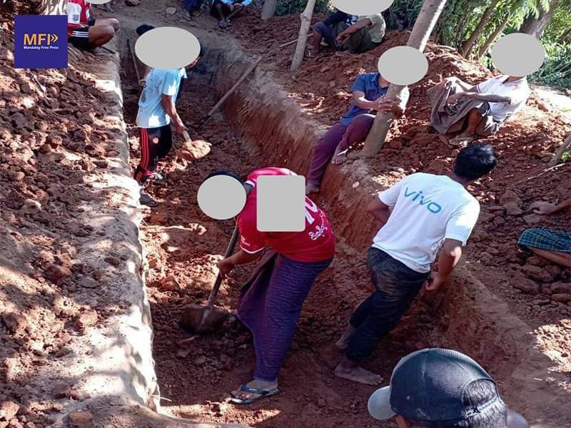 zawmoethant71's tweet photo. The villages in #Anyar region at #ShweBo &amp; #MonYwa district of Sagaing Div have been dug bomb shelter incl nearby schools,due to military council's aerial bomberdment.
https://t.co/aEk9ClZ1W0
#2024Jan12Coup
#WarCrimesOfJunta 
#WhatsHappeninglnMyanmar https://t.co/N3PJSmlubo