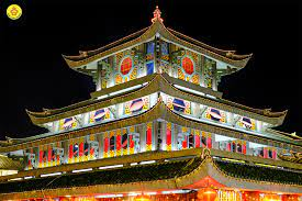 everoc's tweet photo. "🏯✨ Miếu Bà Chúa Xứ Núi Sam - Linh thiêng và tuyệt vời! 🌸🙏 Hòa mình vào không gian trầm lắng, bước chân đến miếu thờ Bà Chúa Xứ - nơi kết nối tâm linh và văn hóa. 🌅🍃 Khám phá vẻ đẹp của ngôi miếu này, là biểu tượng tình cảm và lòng tin. #MiếuBàChúaXứ #NúiSam #TâmLinh"