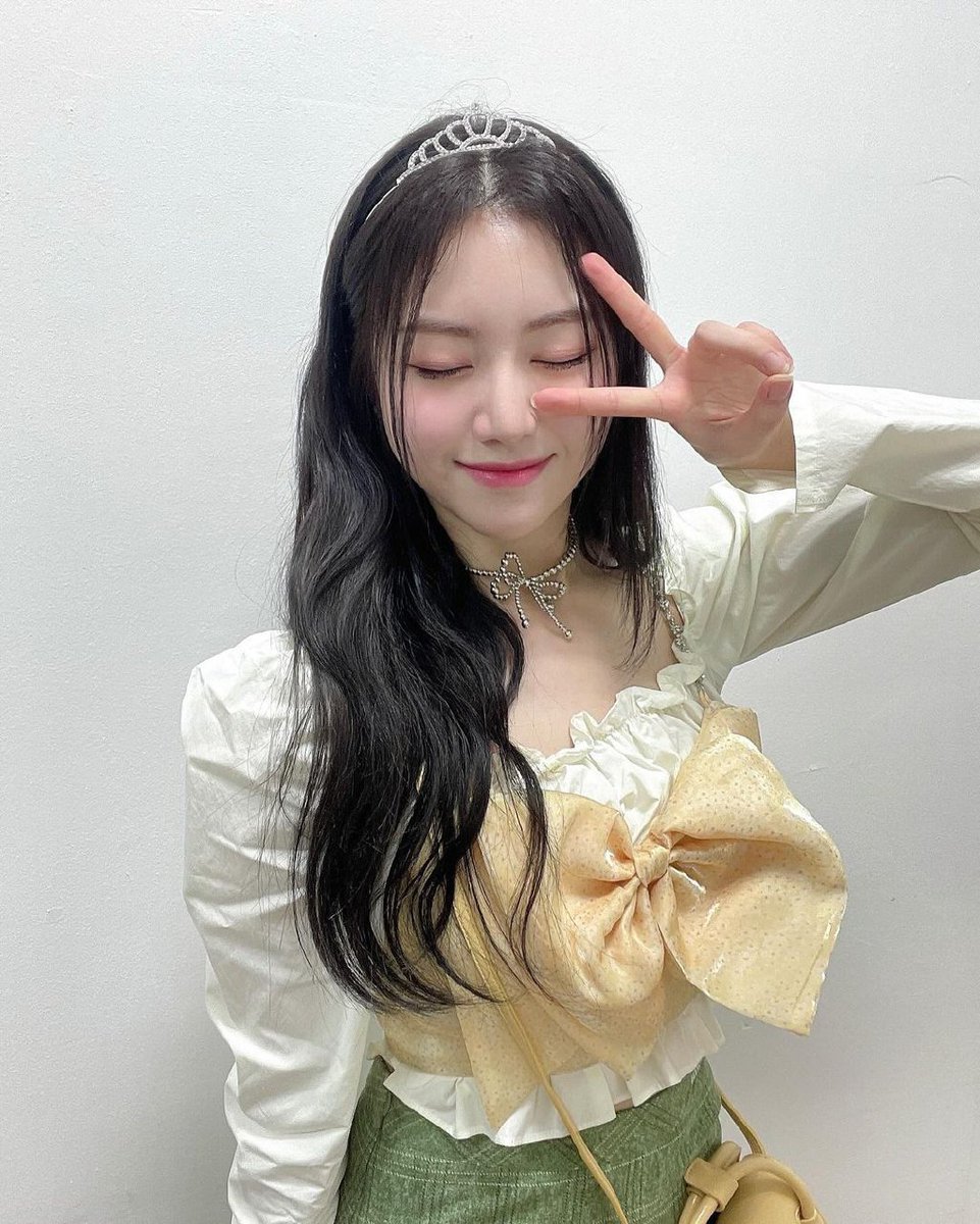 Transform into an enchanting young princess to captivate Ketchy. Share your desires, and I'll fulfill them with my small, magical hands. 🧚🏻‍♀️🪄