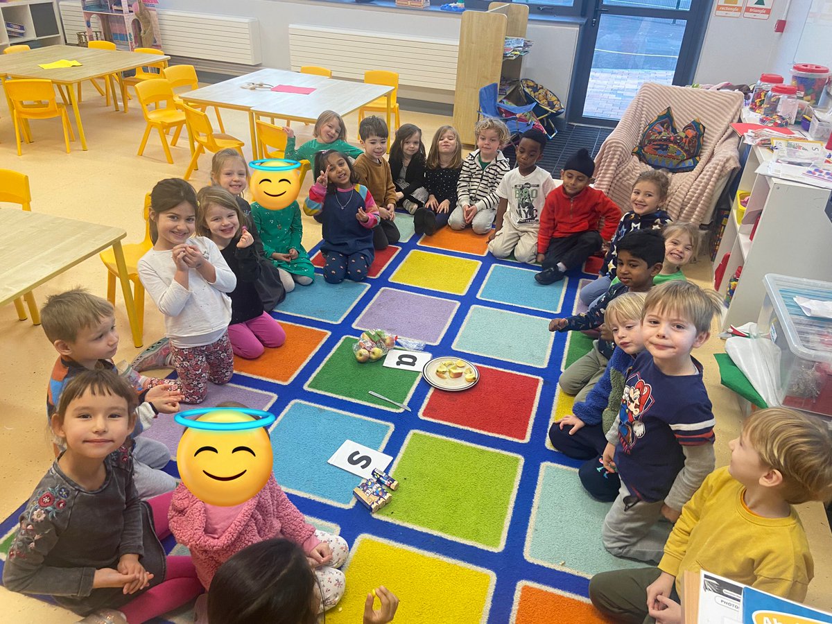 Junior Infants started phonics this week. They loved this activity where they had to guess what food items were inside the basket.  #makingmemories #multisensory #funphonics #educatetogether