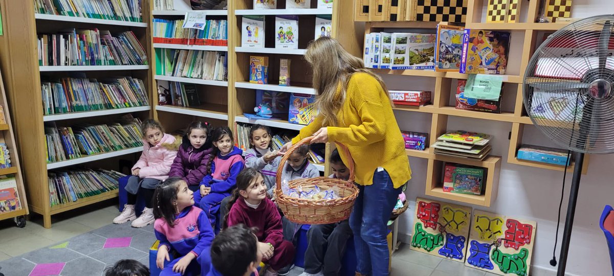 زيارةٌ رائعة الى مكتبتنا،حيث استمع متعلمونا  لقصة "منقوشة الزعتر"، وانغمسوا في تراثنا واستكشفوا مفرداته. 
اختتمنا  الزيارة في توزيع 'مناقيش الزعتر'، لتكتمل فرحة التعلم والتذوق.#حصة_مكتبة
#وقت_الحكاية <a href="/makdawhaschool/">Makassed Dawha School</a> <a href="/HanaJoumaa/">Hana Joumaa</a>