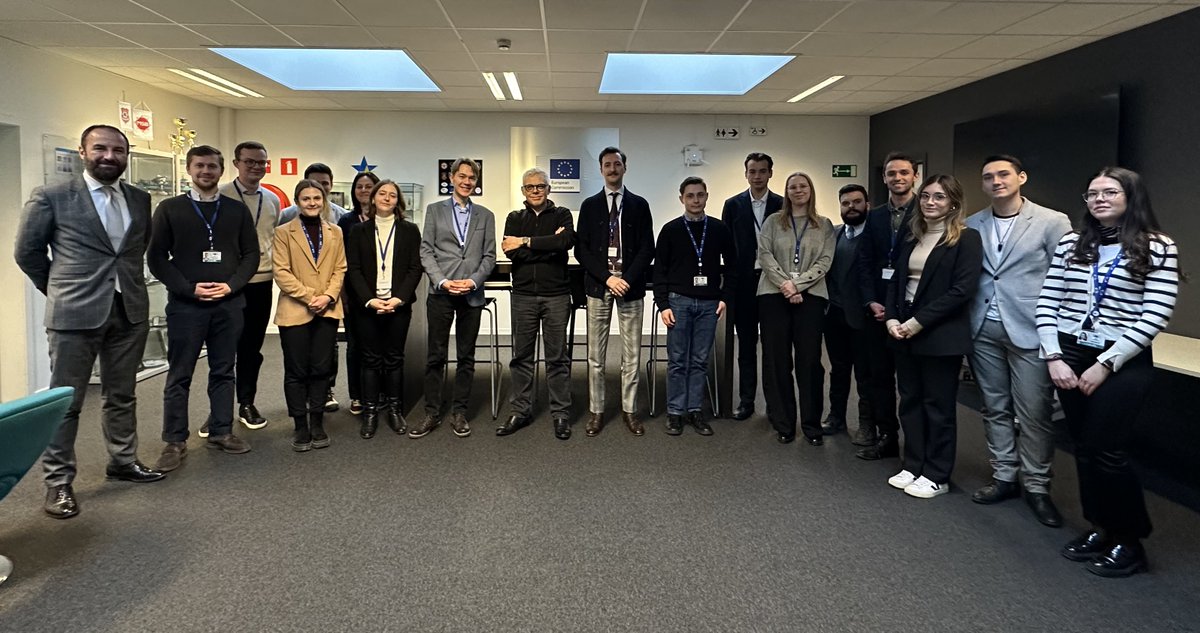 NetworkPL's tweet photo. Zorganizowaliśmy spotkanie dla #Bluebook trainees z @MPopowskiEU, Dyrektorem Generalnym w DG ECHO.
Bardzo dziękujemy za Pana czas i cenne uwagi odnośnie pomocy humanitarnej i ochrony ludności oraz kariery w strukturach unijnych!
#NetworkPL #polacywue https://t.co/vGZmLmDW6r