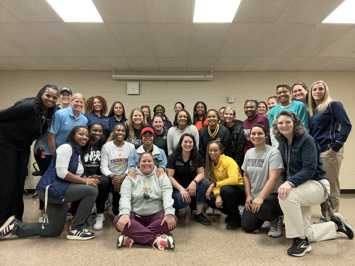 DMize10's tweet photo. Fantastic Seat at the Table Event last night in Fort Bend ISD #WonderWoman https://t.co/cVNEWxQIJx