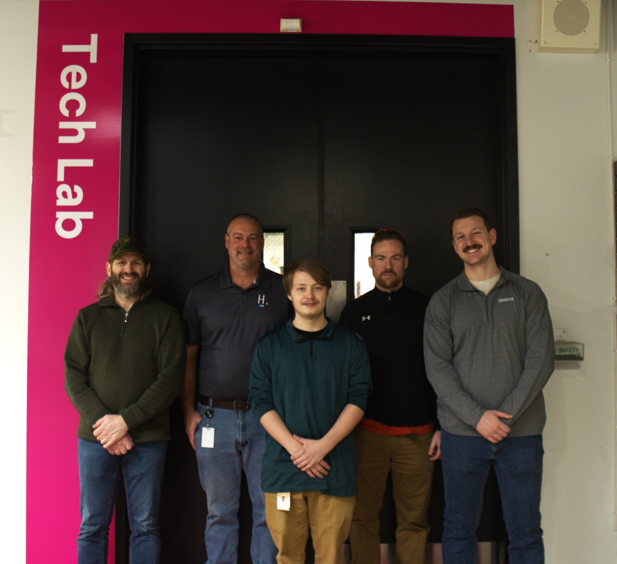 HarborInd's tweet photo. In honor of #nationaltechnologyday this month, we wanted to give a shoutout to our awesome Tech Team! 🔌

Our Tech Lab is where the Harbor technology magic happens.

Thank you to everyone on our Tech Team for all of your hard work.

#HarborInd #HarborDigital #TechnologyDay https://t.co/gy6oEBRAdv