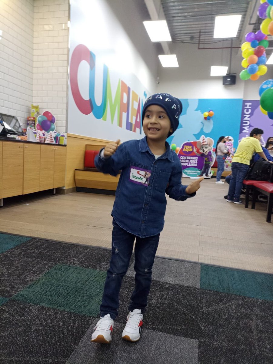 julianaoxenford's tweet photo. Facundo es un niño hermoso que ha sido diagnosticado con osteosarcoma. Sus papás necesitan ayuda para poder cubrir los gastos del tratamiento. Les ruego que me ayuden con sus RT y con cualquier aporte que puedan hacer a estas cuentas/Yape. Muchas gracias, de todo ❤️ https://t.co/uGJfsS4QJp
