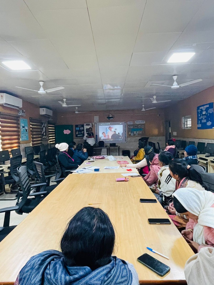 amardeepdabas1's tweet photo. Academic Resource Team meeting  of #LearningImprovementCycle14 Creating a #CollaborativeLearningEnvironment by #EffectivePeerInteraction  #InsideOutsideCircleStrategy @QutabgarhSkv @DM_NorthWest @LtGovDelhi @Dir_Education @DIETPitampura @TDCProgram @SCERT2021 @DhonchakSwati https://t.co/oAqnAS5CG1