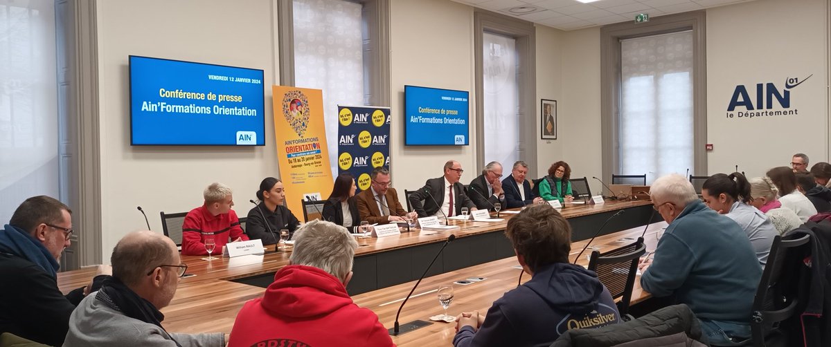 Departement_AIN's tweet photo. 📌Conférence de presse / Présentation du salon Ain'Formations Orientation #AFOR en présence de J. #Deguerry, @baude_veronique, les représentants de @IaDasen, @CCI_Ain, @ChambAgri01 et #CMA et des jeunes en formation✅Dossier de presse : https://t.co/OU46CH5ZJ9 #Ain https://t.co/74Z4c37Ikd