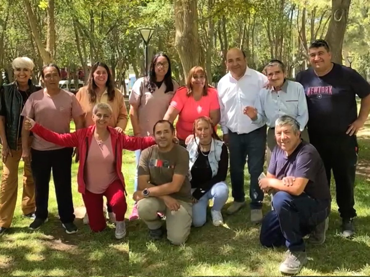 maritavillone's tweet photo. #InteriorNeuquino 📍

Ayer durante el recorrido con el Intendente de Buta Ranquil, Pedro Cuyul, nos encontramos en la plaza con el primer encuentro del año de Lufkumen Ayewun "Amanecer", grupo de promoción de la salud mental del Hospital.👇🏻 https://t.co/TxfEDvnXTo