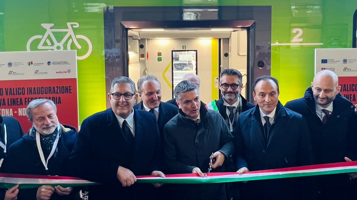 RegLiguria's tweet image. Inaugurati oggi i primi 8,5 km della nuova linea ferroviaria del Progetto #TerzoValico dei Giovi/Nodo di #Genova tra Rivalta Scrivia e #Tortona, che permetterà collegamenti più agili e veloci tra Genova e la pianura Padana e che rivoluzionerà la logistica dell'intero nord ovest