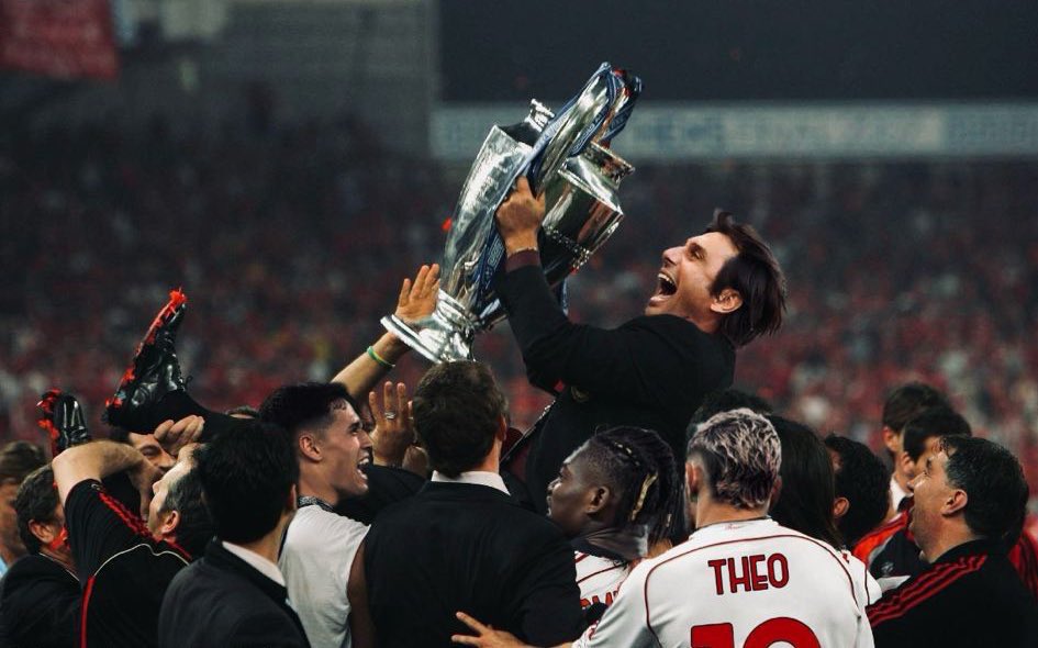 AleBottazzi_23's tweet photo. Quanto starebbe bene su quel muro #contemilan https://t.co/HpcYXN4MMo